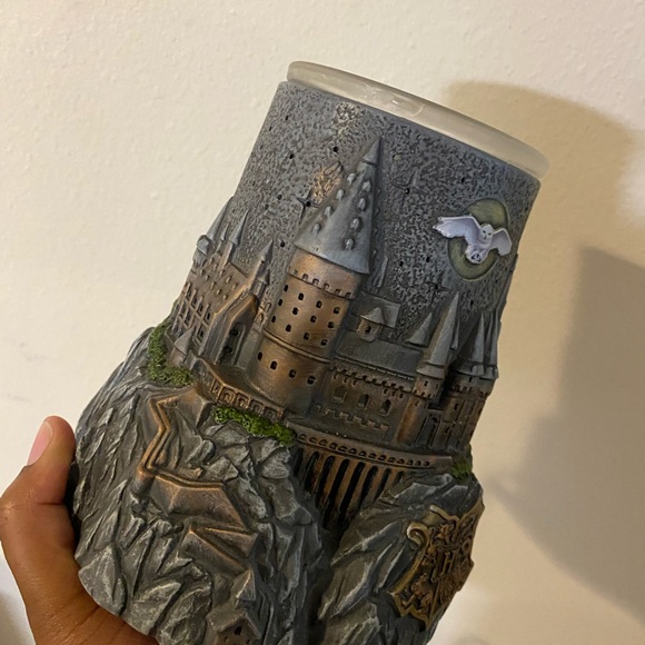 Hogwarts Harry Potter Castle Warmer - Picture 3 of 10